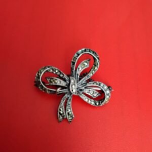 BEAUTIFUL VINTAGE  MARCASITE BOW BROOCH